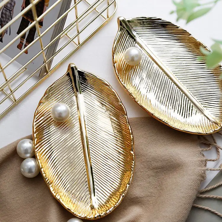 Luxurious gold leaf ceramic plate