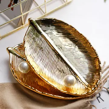Luxurious gold leaf ceramic plate